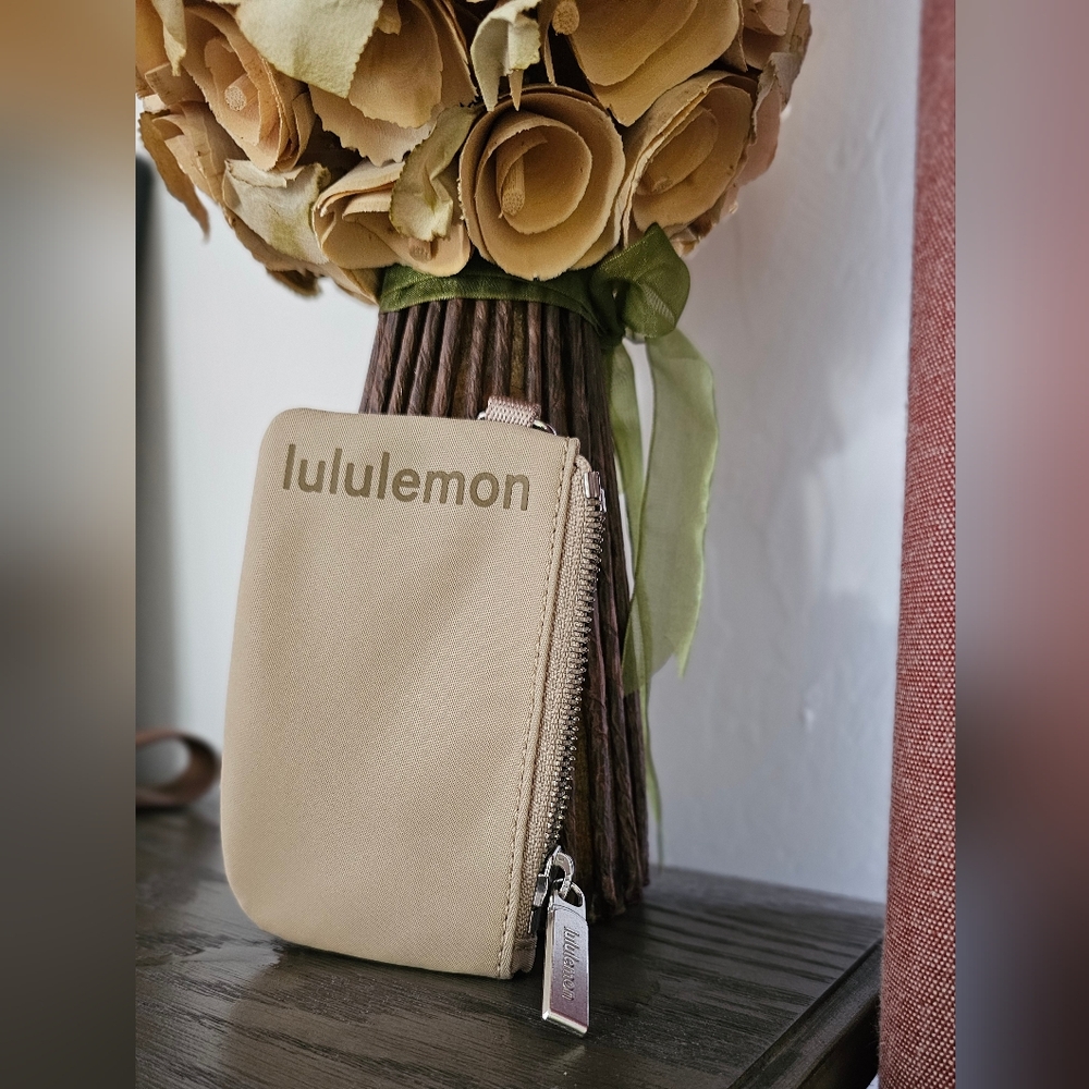 Lululemon Dual pouch - Picture 2 of 8